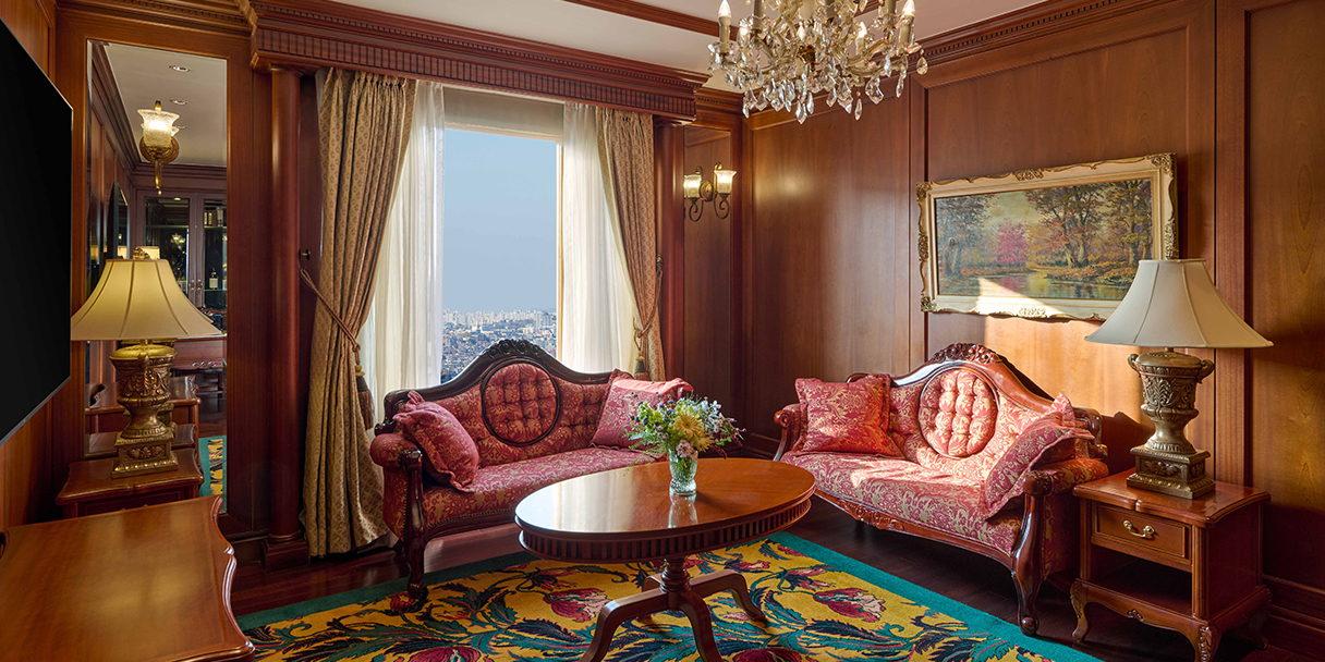 Deluxe Suite, Corner thumbnail